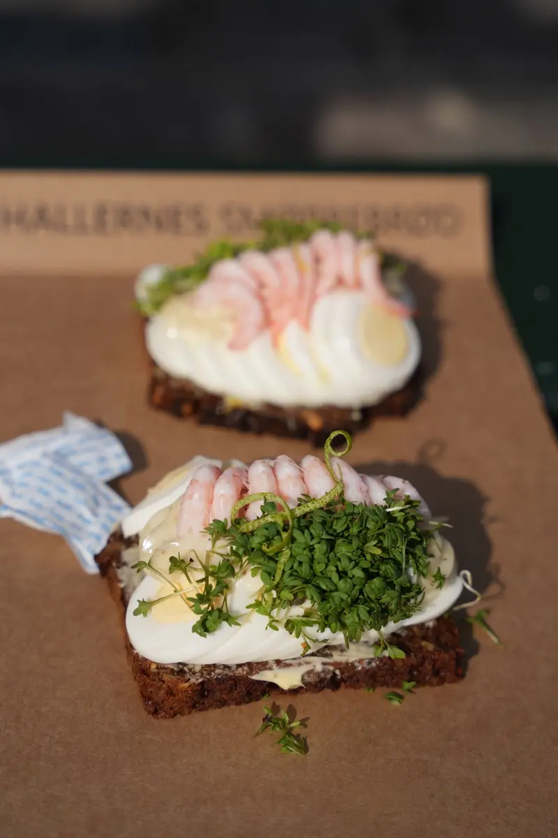 Räksmörgås med ägg och krasse
